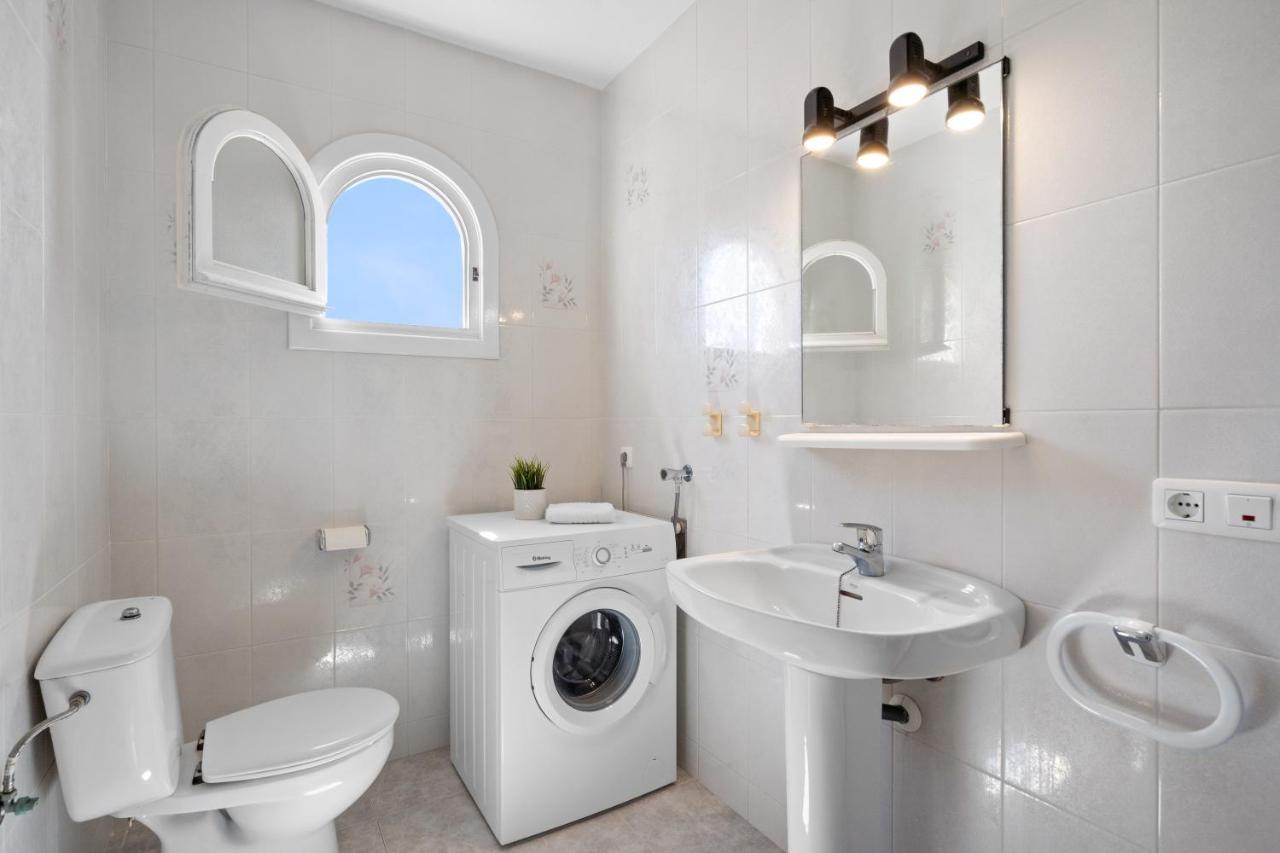 Villa Las Marinas - 4, Con Piscina Privada Y A 5 Minutos De La Playa Arenal d'en Castell Eksteriør billede